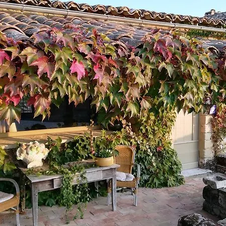 Mas Du Moutet Couette-café 3*