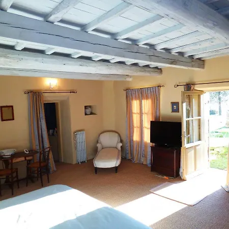 Mas Du Moutet Couette-café 3*